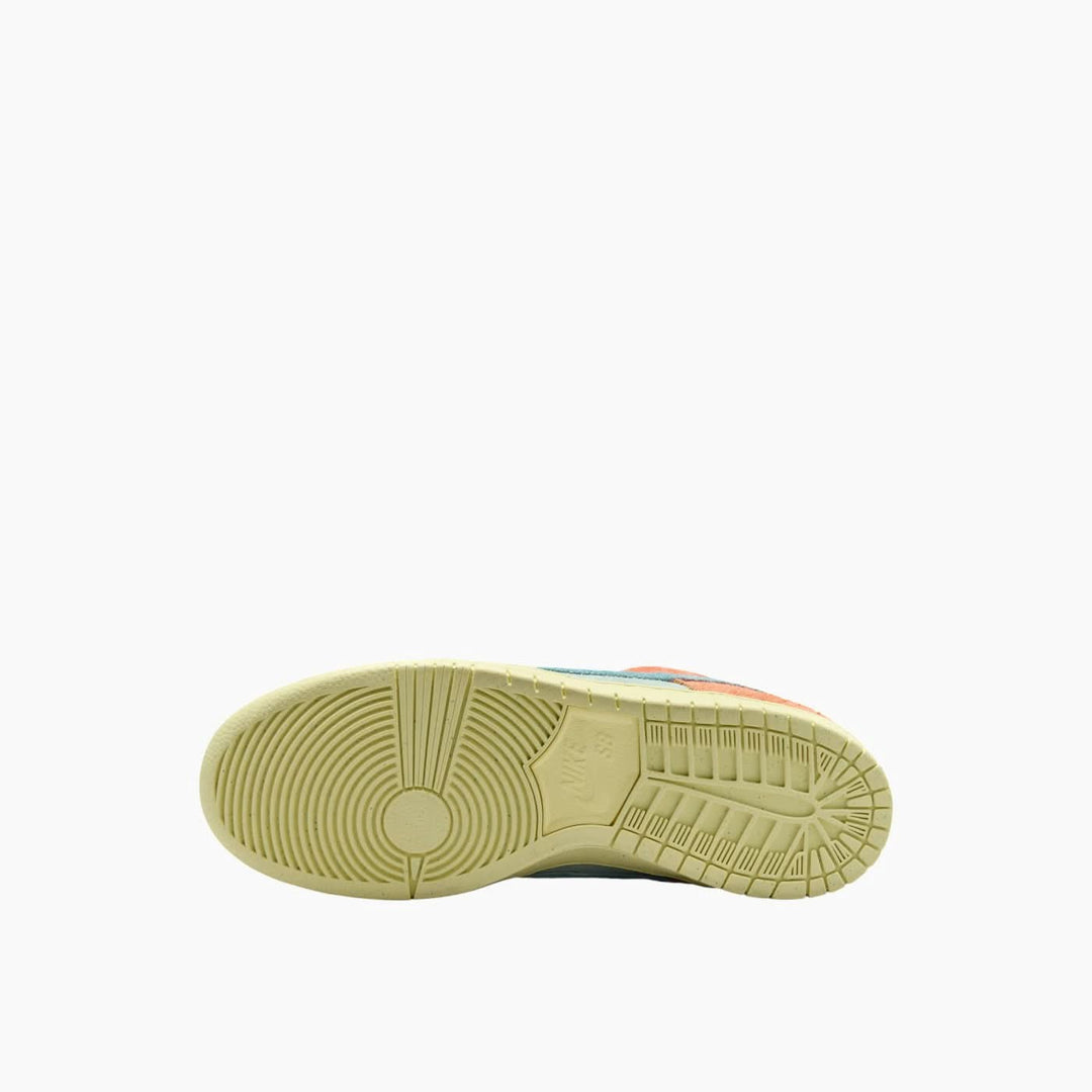 SB Dunk Low &