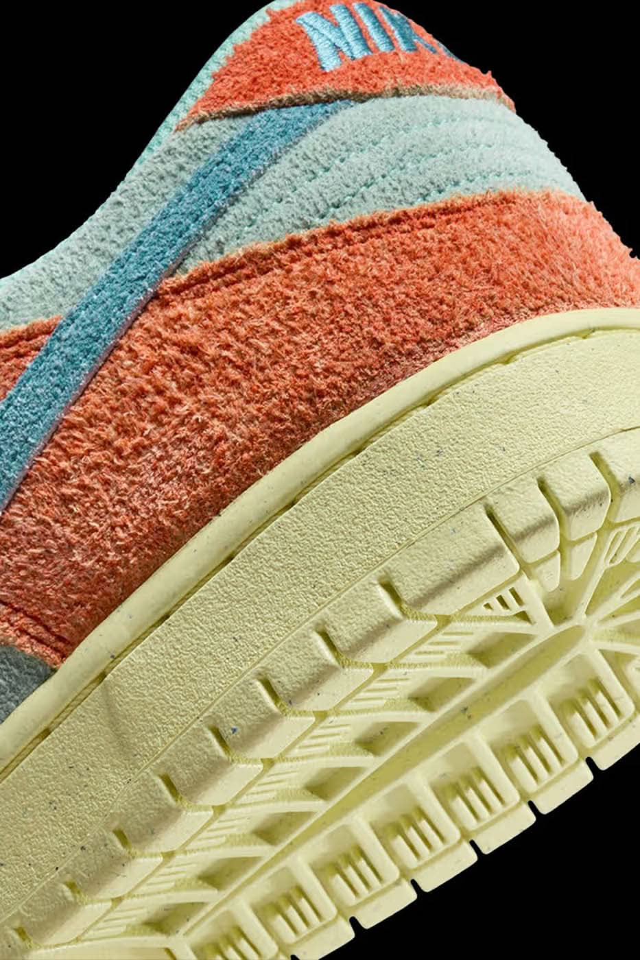 SB Dunk Low &