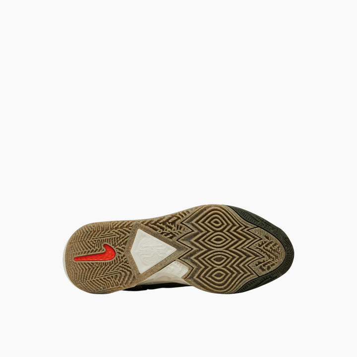 Nike Kyrie 8 &