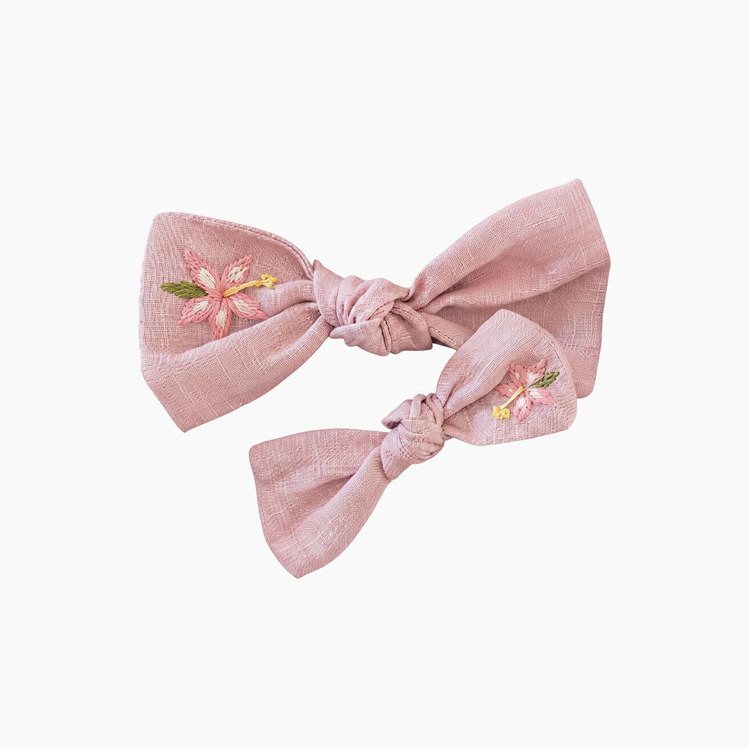 Bow&amp;co embroidered pink linen bow with alligator clip