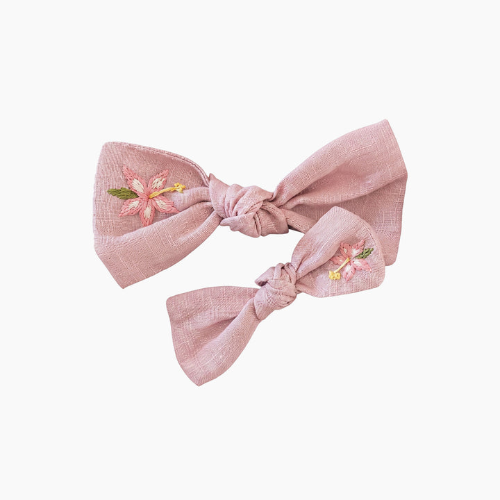 Bow&amp;co embroidered pink linen bow with alligator clip