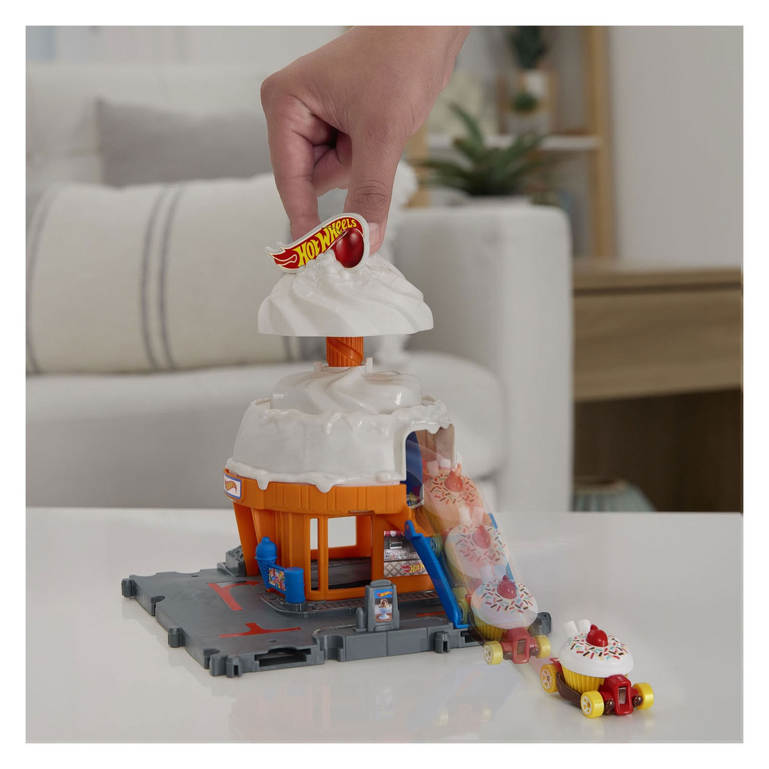 Hot Wheels City Downtown Ice Cream Swirl Track Set