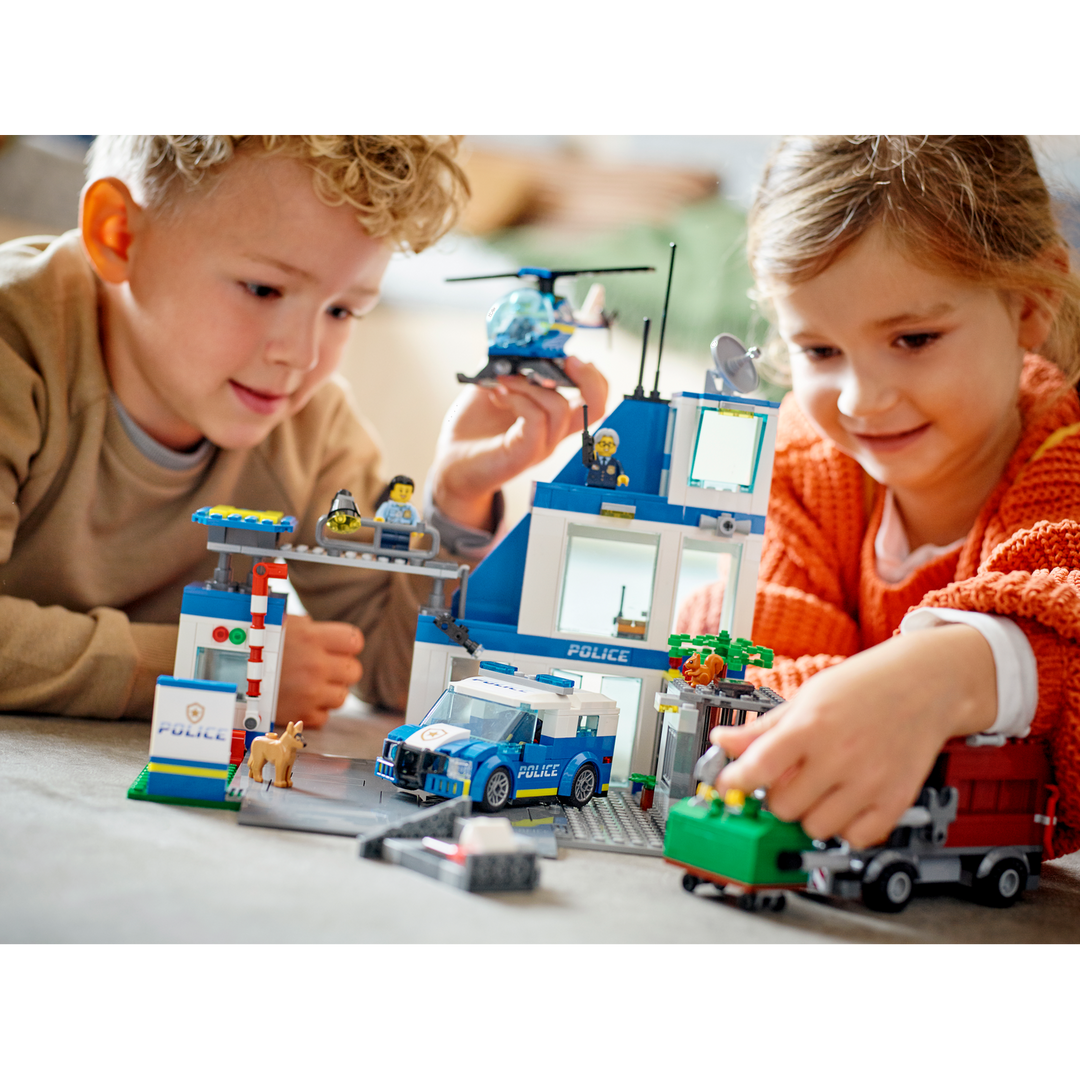 Lego City Police Station Building Kit