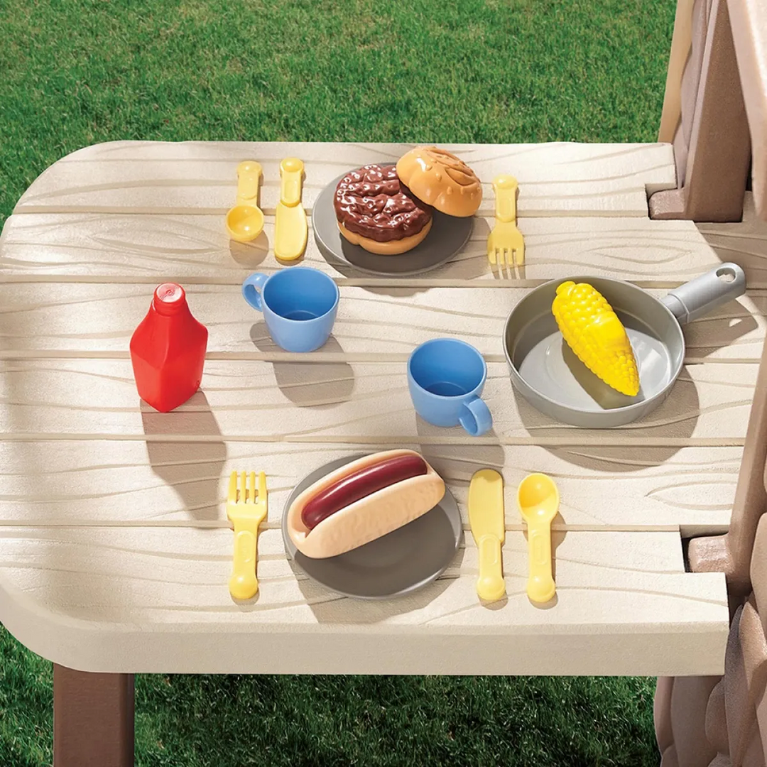 Little Tikes Picnic on The Patio Playhouse