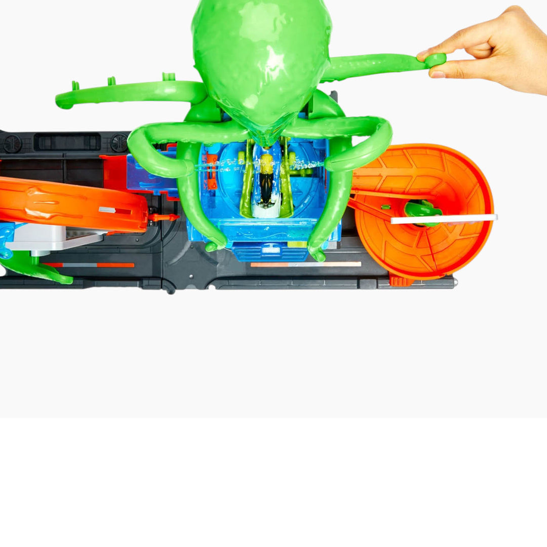 Hot Wheels Ultimate Octo Car Wash Set 1 Color Reveal Car