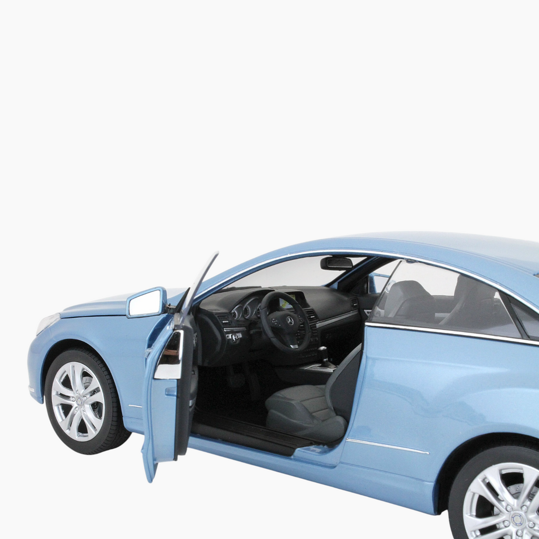 OttoMobile 1:18 scale light blue Mercedes E-Class W212 model car