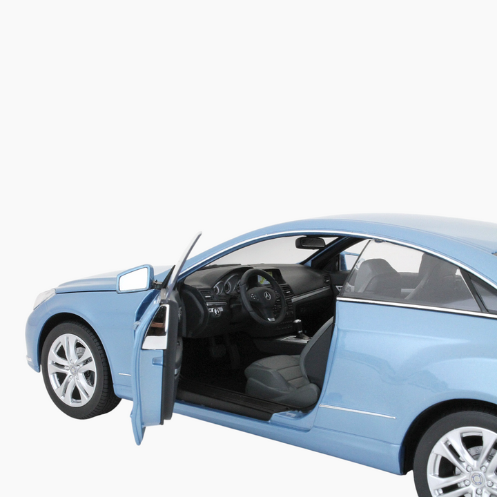 OttoMobile 1:18 scale light blue Mercedes E-Class W212 model car
