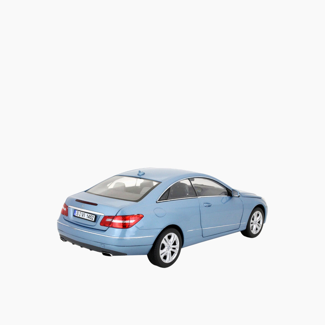 OttoMobile 1:18 scale light blue Mercedes E-Class W212 model car