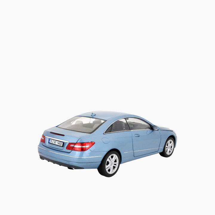 OttoMobile 1:18 scale light blue Mercedes E-Class W212 model car