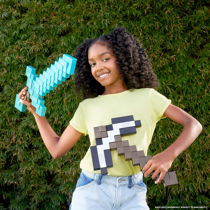 MinecraftBasicRoleplayDiamondSword_4_framed - HUNA