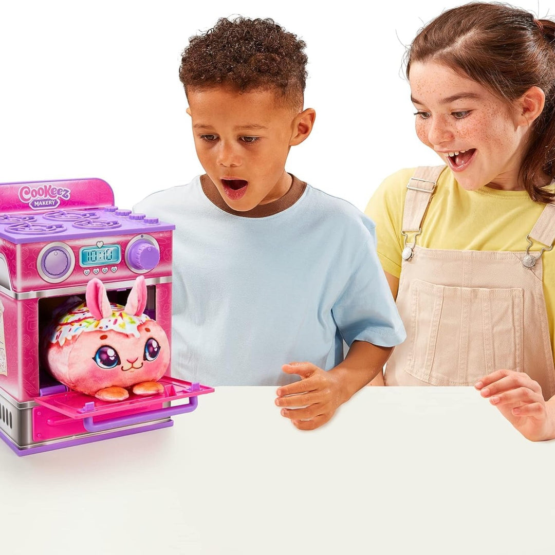 Moose Cookeez Makery Cinnamon Treatz Oven Playset with Surprise Bake oven