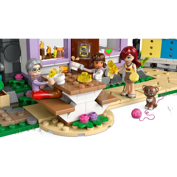 LEGO Beekeeper’s House &amp; Flower Garden 1161pcs