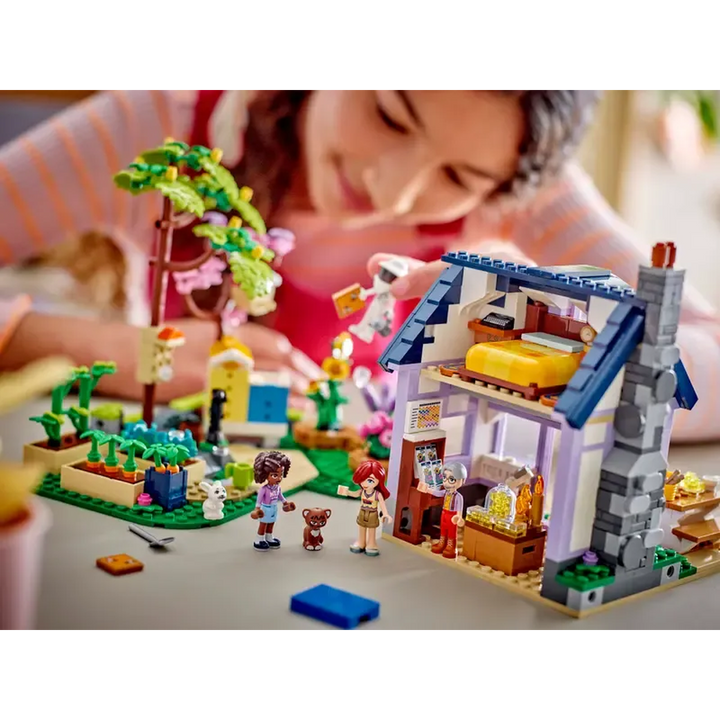 LEGO Beekeeper’s House &amp; Flower Garden 1161pcs