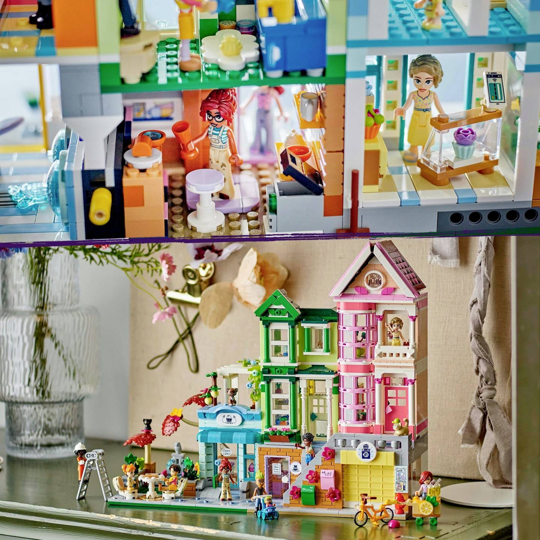 LEGO Heartlake City Apartments And Stores 2040pcs