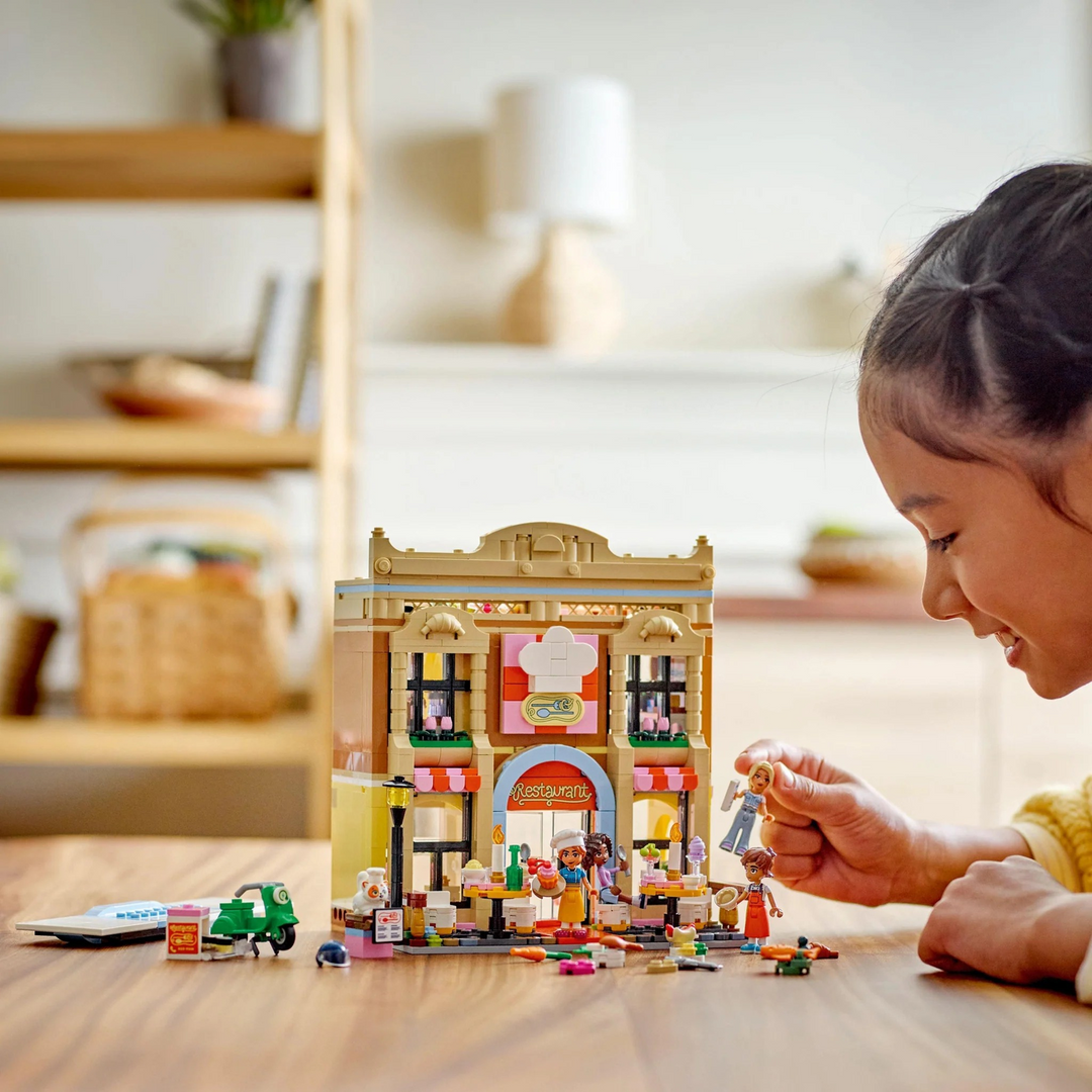 LEGO Restaurant And Cooking School- 896pcs