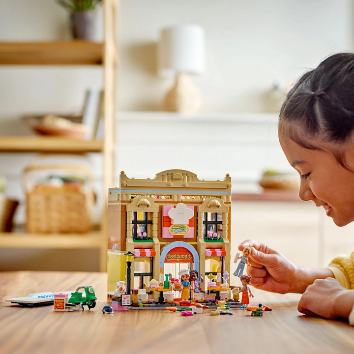 LEGO Restaurant And Cooking School- 896pcs