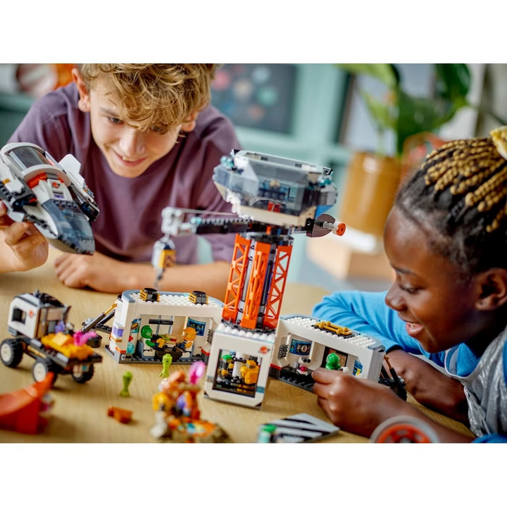 Nb Space Base And Rocket Launchpad- 1422 Pcs