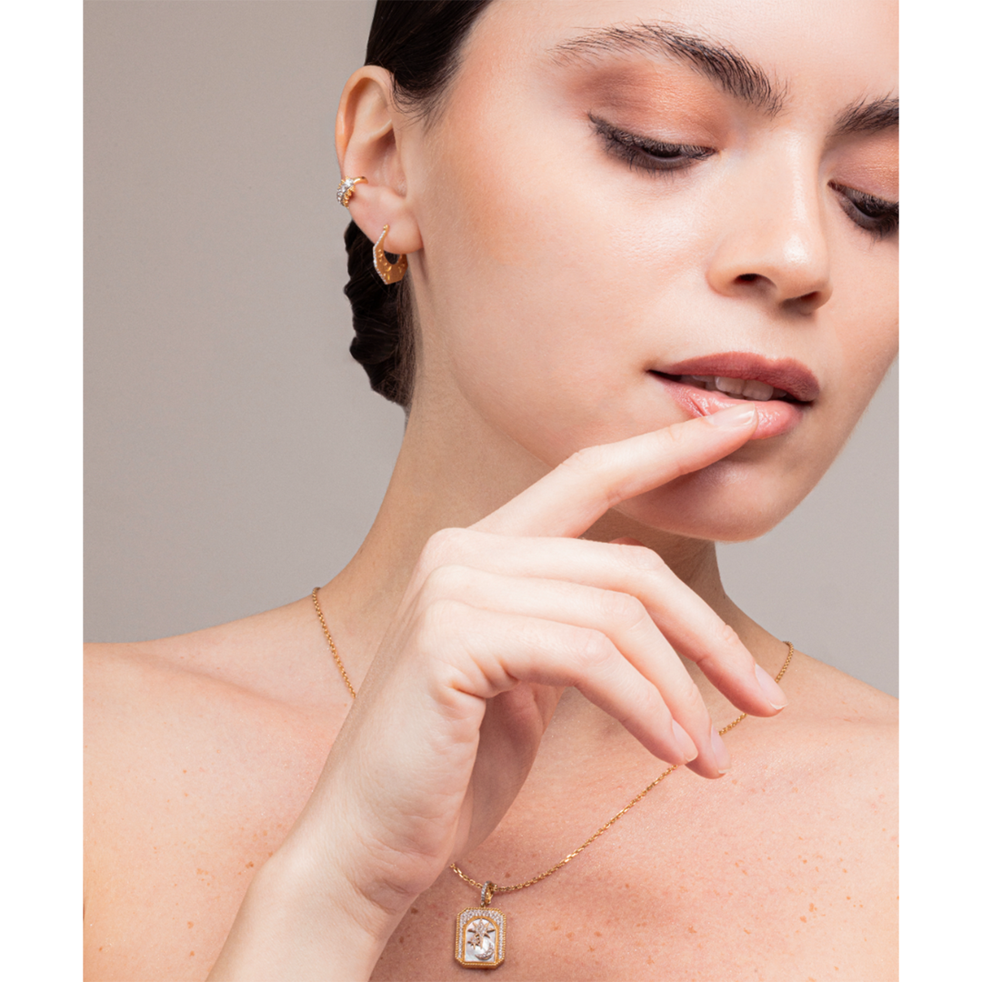 Meraki Yellow Gold Necklace with White Diamonds and Mother of Peal