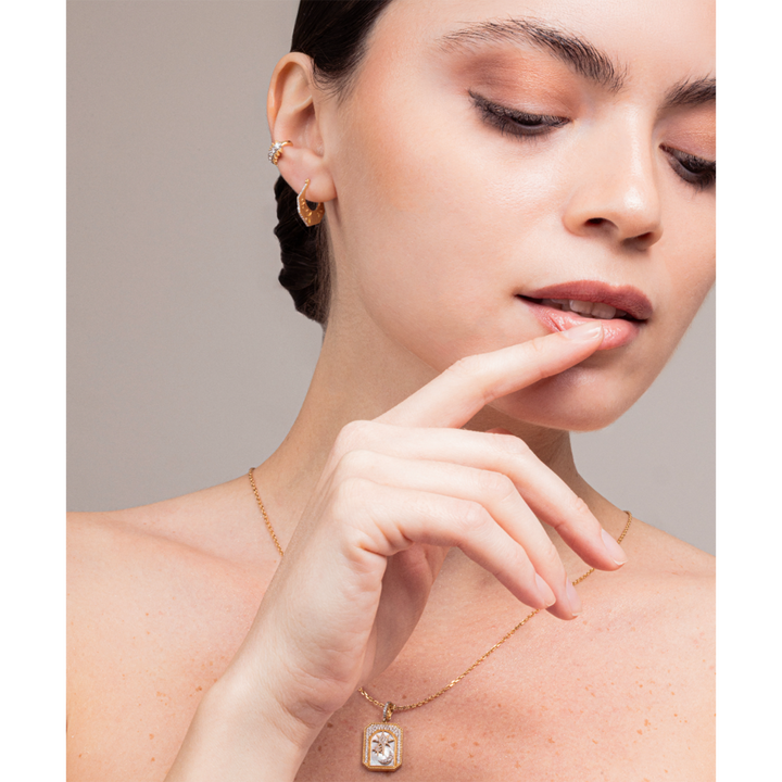 Meraki Yellow Gold Necklace with White Diamonds and Mother of Peal