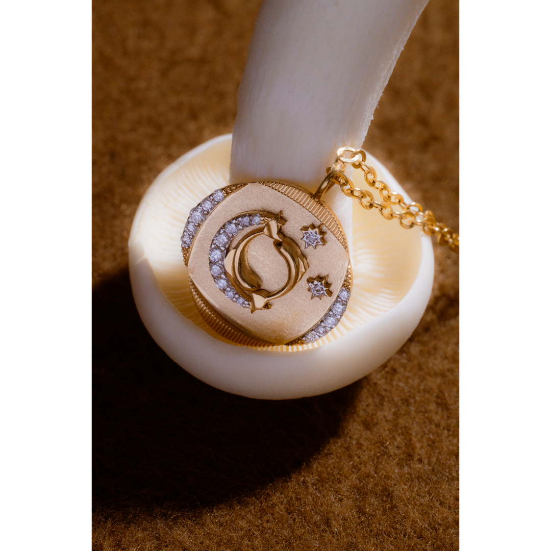 Meraki Yellow Gold Necklace with White Diamonds
