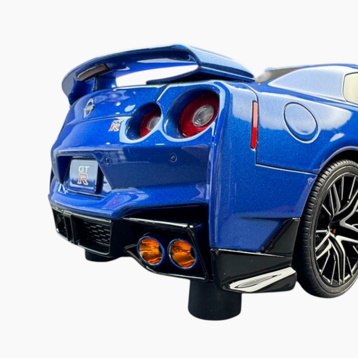 GT-Spirit Nissan GT-R R35 Bue 1:18 Scale Model Car