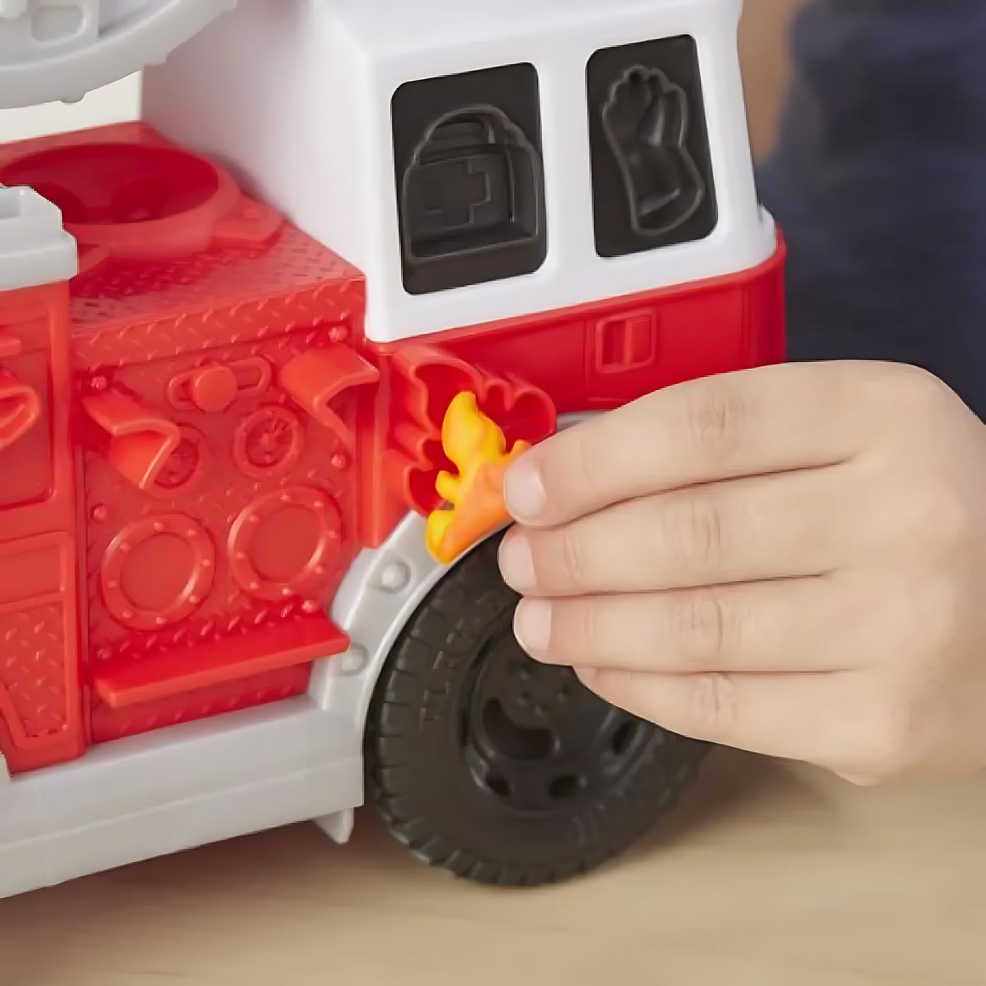 Hasbro Play-Doh Wheels Fire Engine Playset Hasbro Play-Doh Wheels Fire Engine Playset