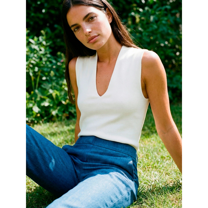 Vilagallo Raw Knit Top With V-neck