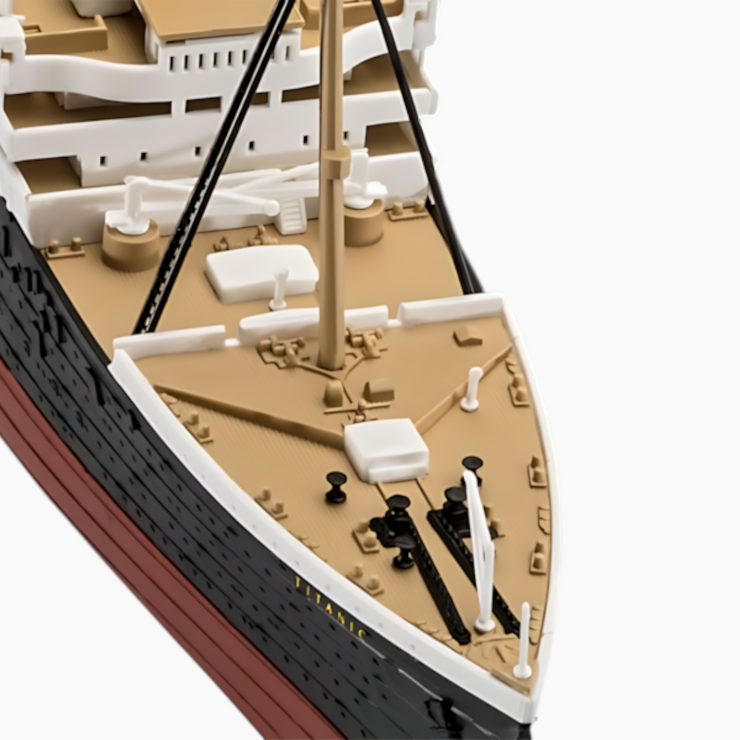 Revell - R.M.S. Titanic-Assembly Kit