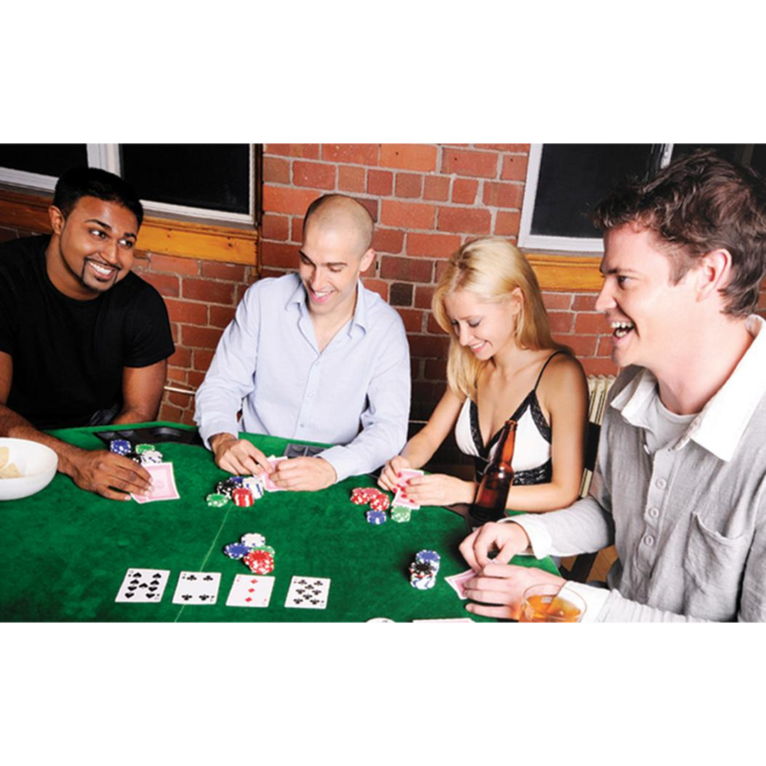 مجموعة أوراق لعب Ambassador Classic Games (مجموعتان) و5 نرد