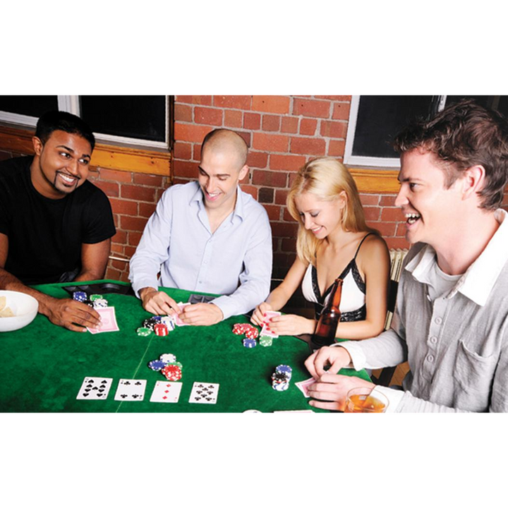 مجموعة أوراق لعب Ambassador Classic Games (مجموعتان) و5 نرد