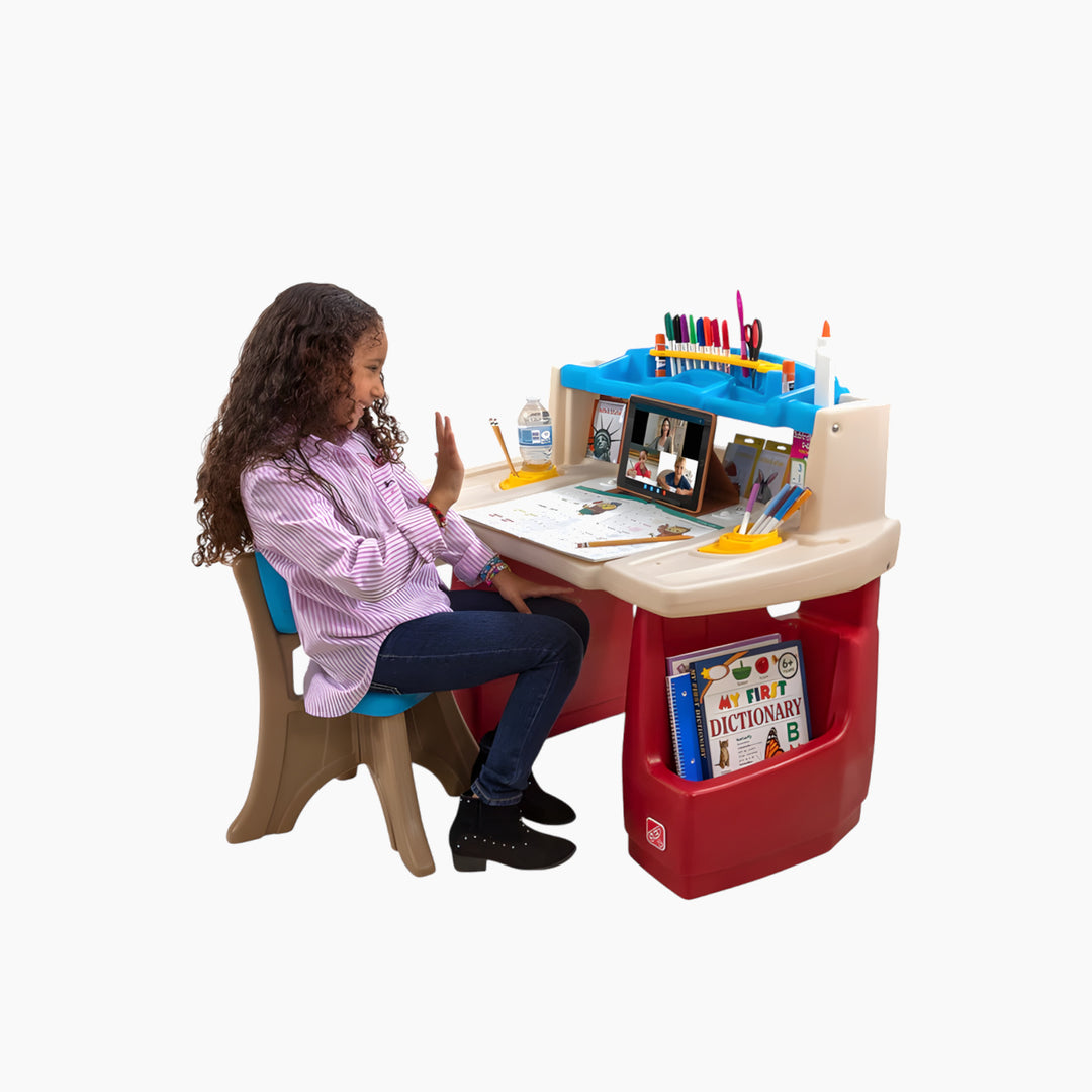 Step 2 Deluxe Art Master Desk