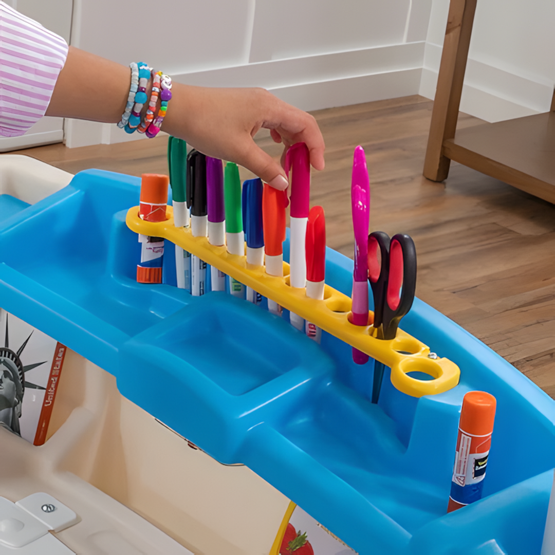 Step 2 Deluxe Art Master Desk