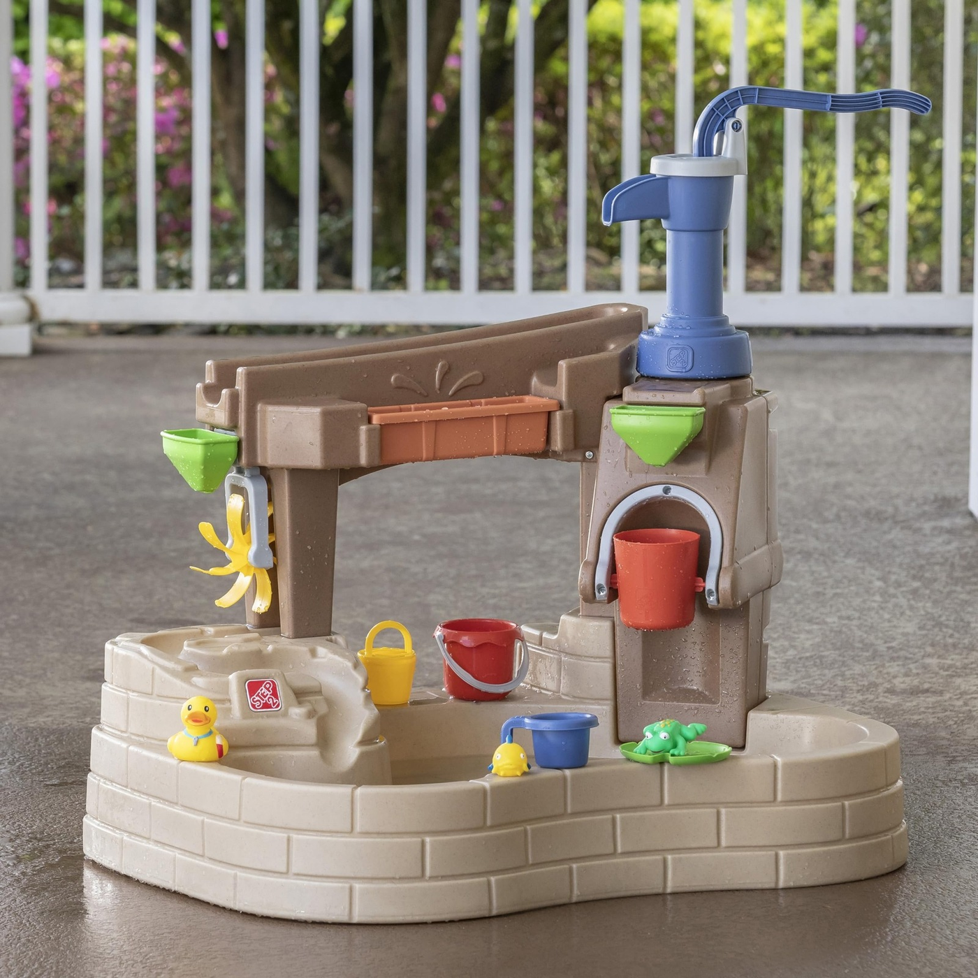 Step 2 Pump And Splash Discovery Pond - Brown Step 2 Pump And Splash Discovery Pond - Brown