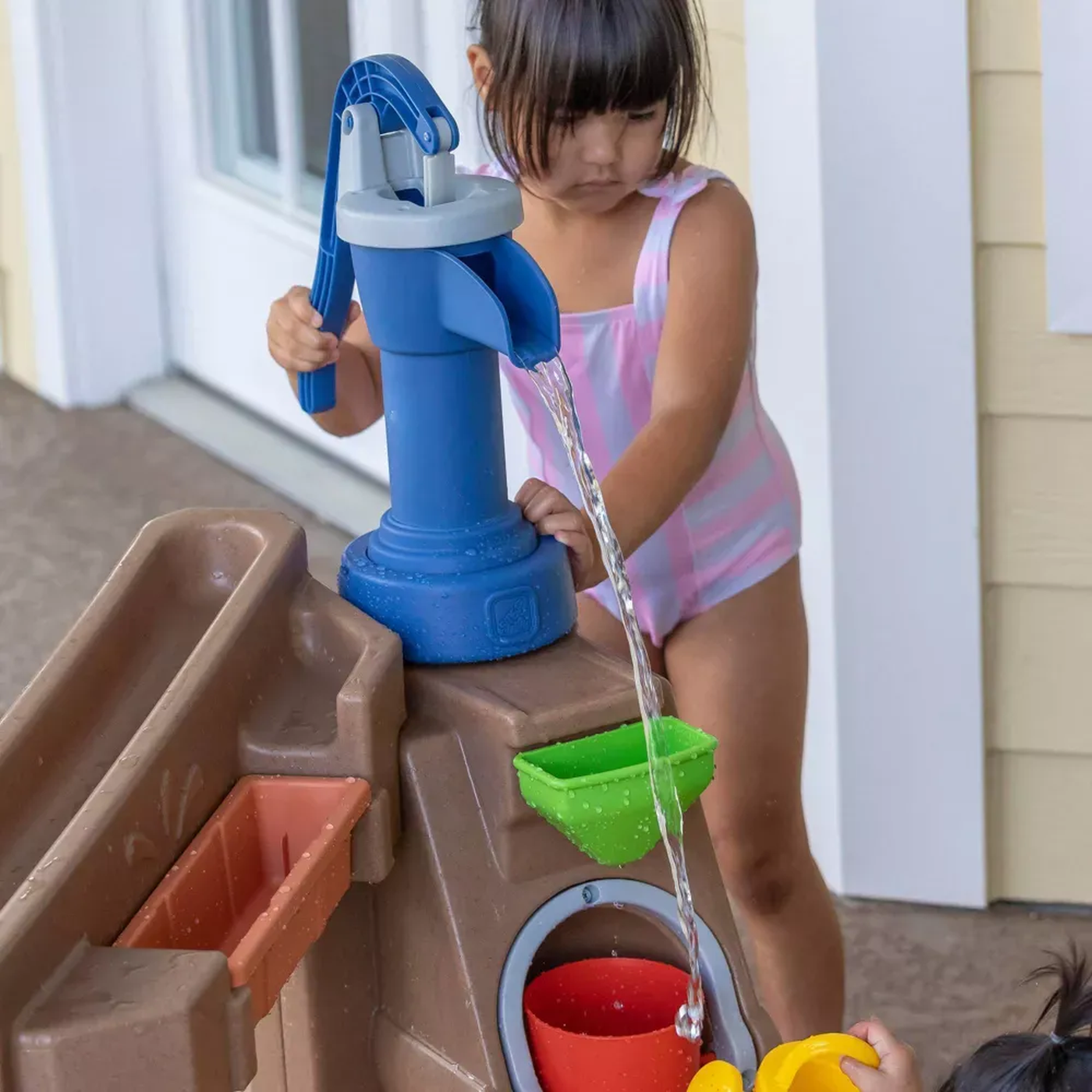 Step 2 Pump And Splash Discovery Pond - Brown Step 2 Pump And Splash Discovery Pond - Brown
