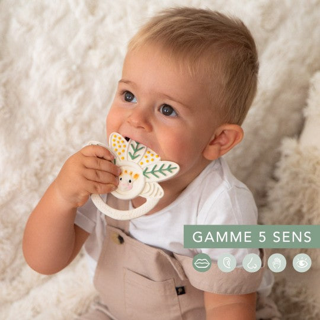Sophie La Girafe natural rubber teething ring with varied leaves