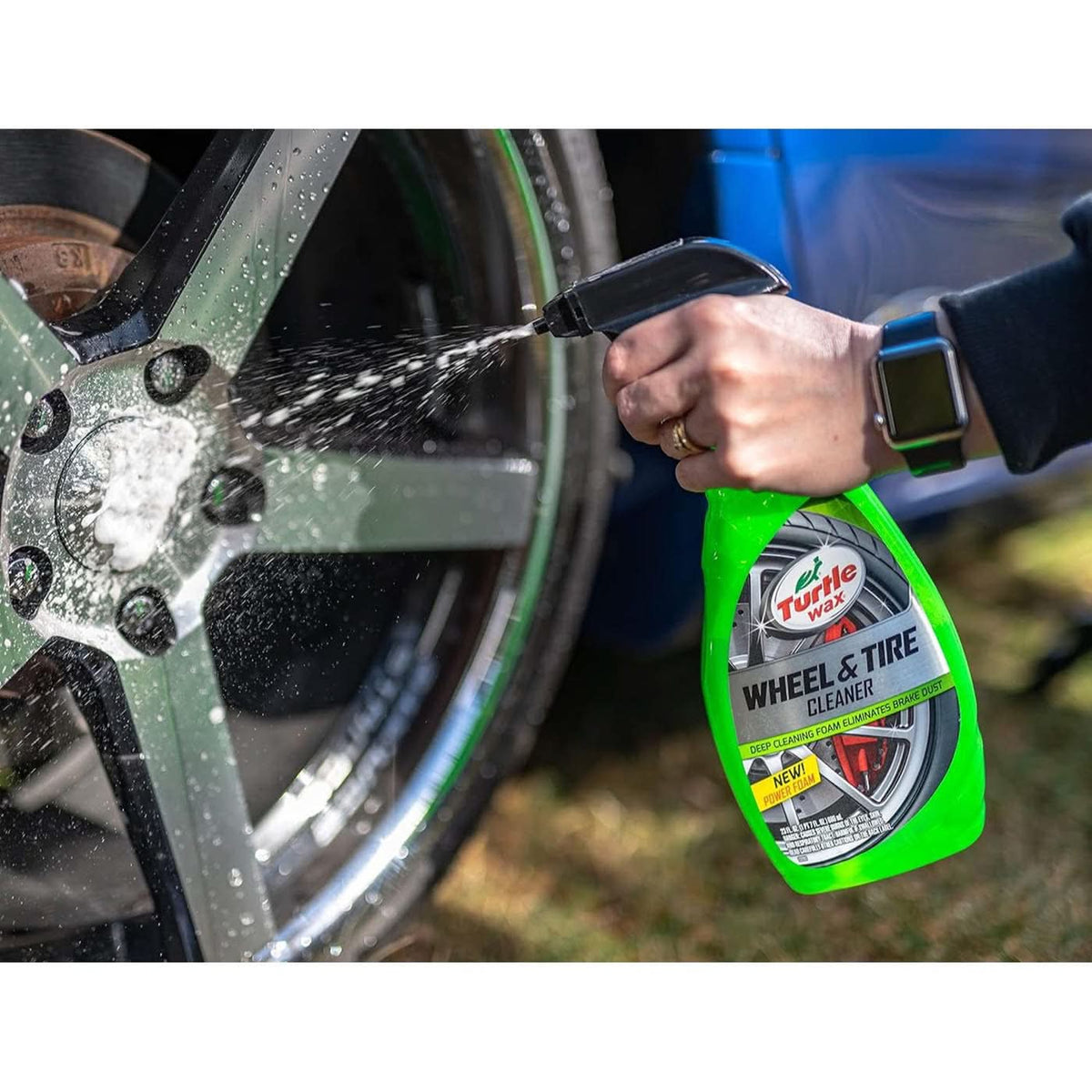 Turtle Wax 680 mL high-performance foam wheel and tire cleaner