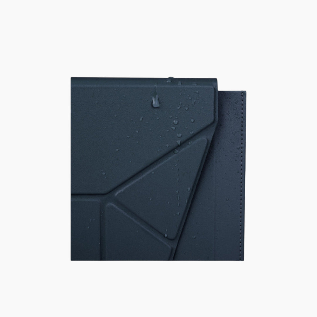 UNIQ Oslo laptop sleeve with splash-resistant vegan leather