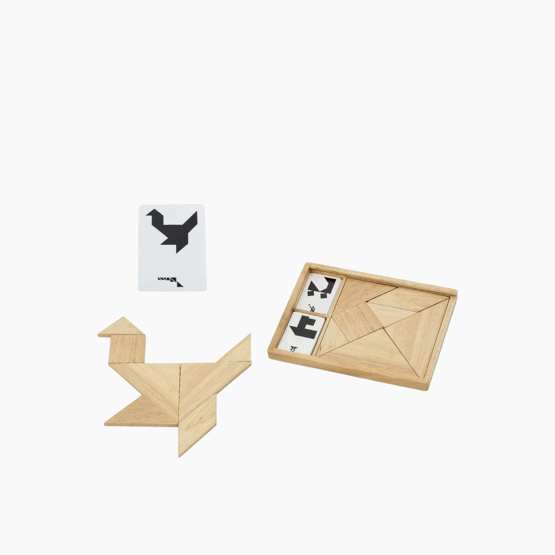 Viga Tangram puzzle with seven geometric pieces