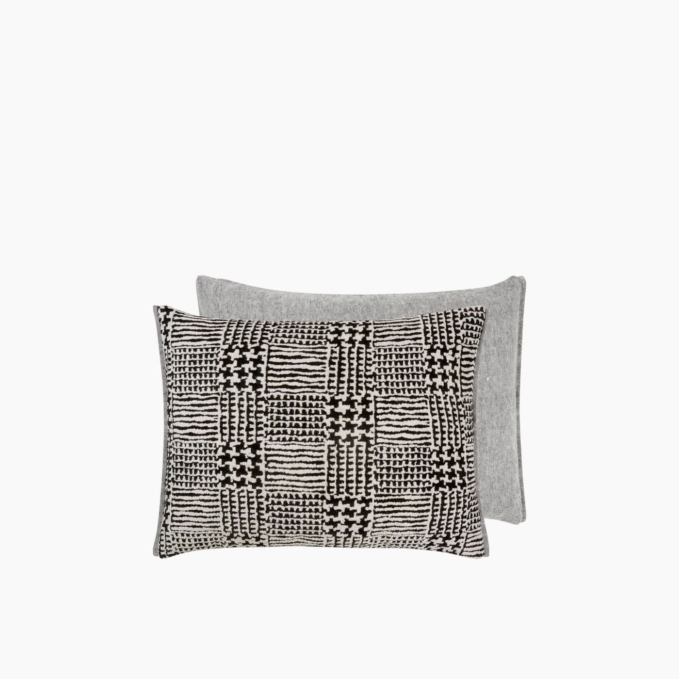 Designers Guild Velvet Queluz Noir Cushion Designers Guild Velvet Queluz Noir Cushion