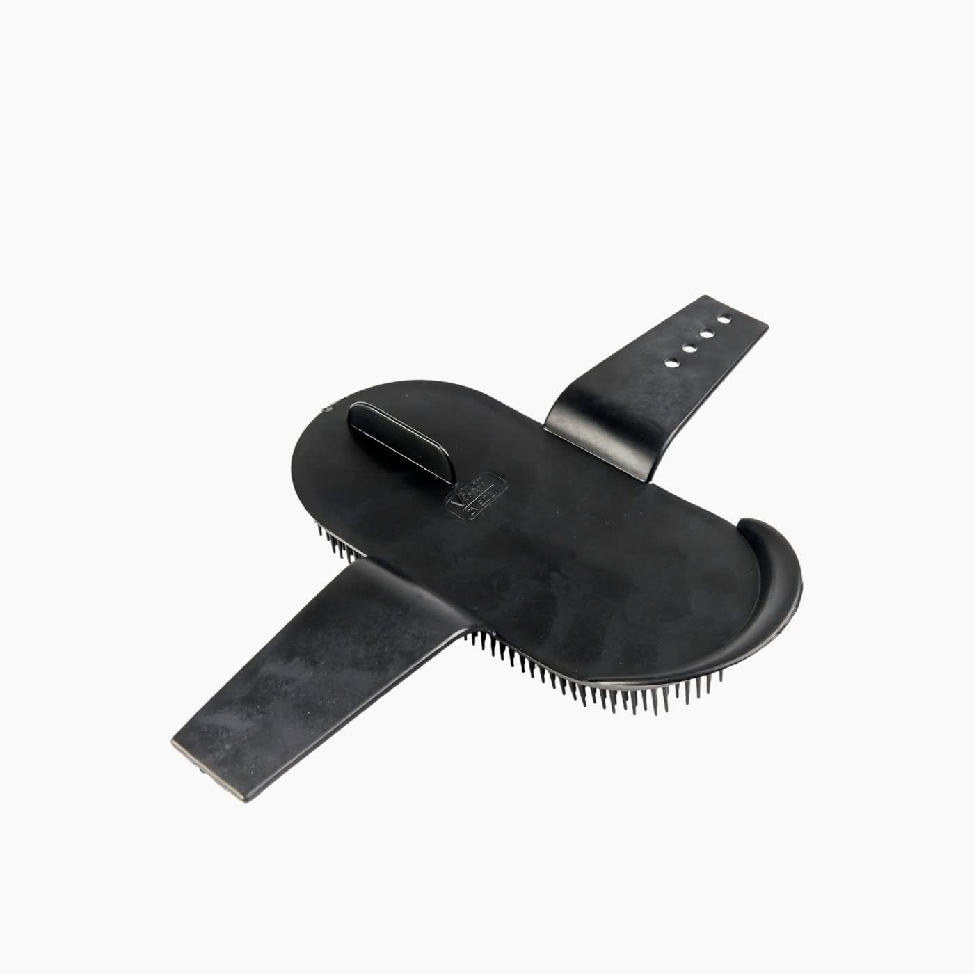 Curry comb with ergonomic grip